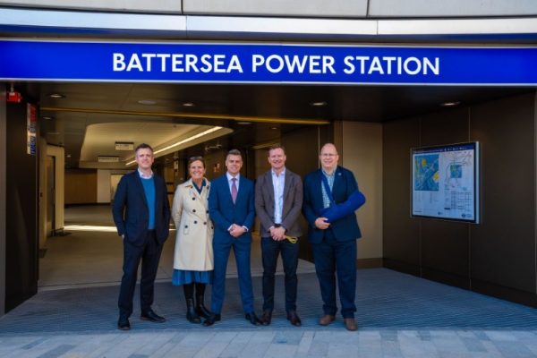 Pintu Masuk Stesen Bawah Tanah – Electric Boulevard Dibuka Di Battersea Power Station